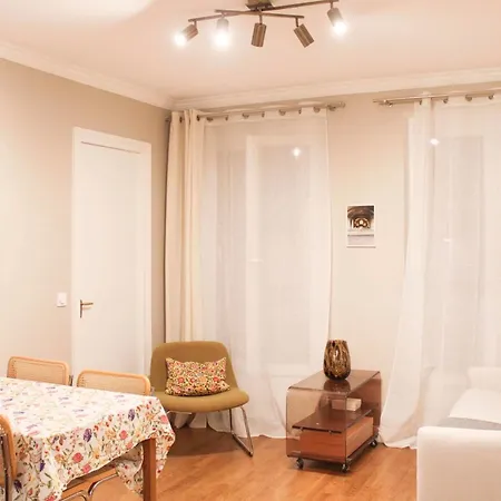 Sunny Renovated In The Heart Of דירה פריז