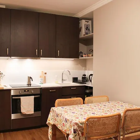 Sunny Renovated In The Heart Of