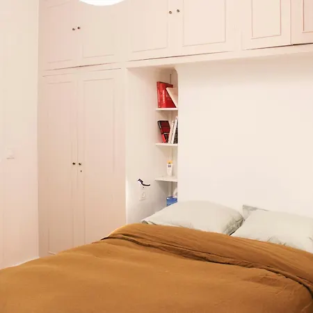 Sunny Renovated In The Heart Of *